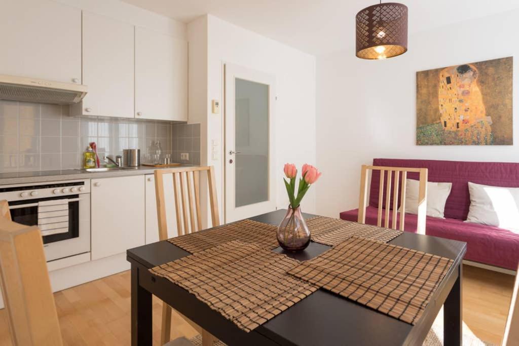 Bright Apartment In Hip & High Quality Neighborhood Wenen Buitenkant foto